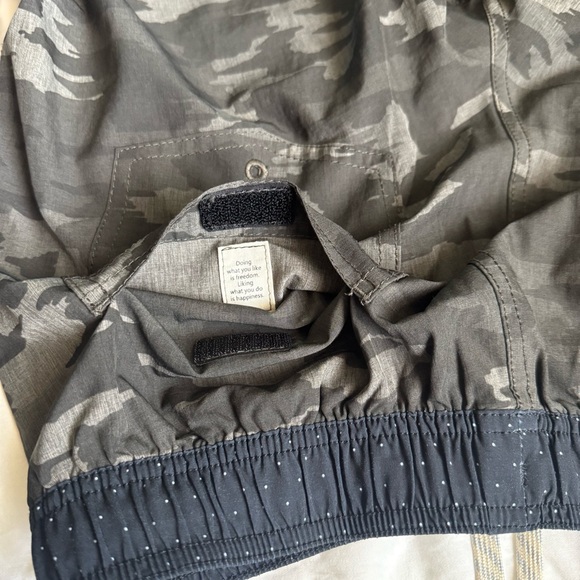 Vuori Kore 8” 2-in-1 Lined Shorts Oregano Watercolor Camo - Picture 6 of 6